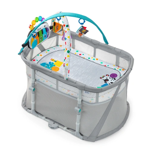 BABY EINSTEIN postýlka s ohrádkou Kick&Snooze na hraní a klavírem 3v1