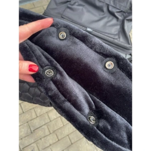 PINKIE rukávník Softshell Black Case na kočárek Thule černá (2)