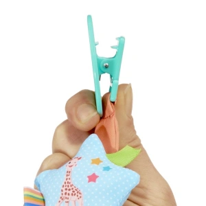 VULLI Klip na dudlík žirafa Sophie (2)