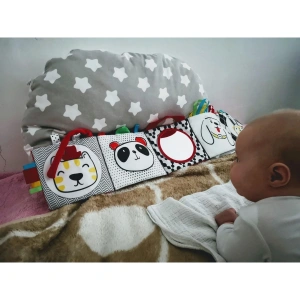 MOMS CARE Senzorické leporelo White & Black (2)