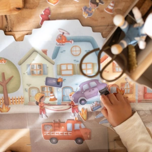 LITTLE DUTCH knížka se samolepkami Hasičská stanice Jim (6)