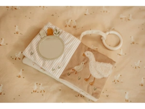 LITTLE DUTCH závěsná textilní knížka s aktivitami Newborn Naturals (7)